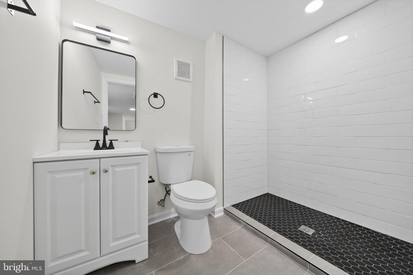 5923 Kavon Avenue photo 25