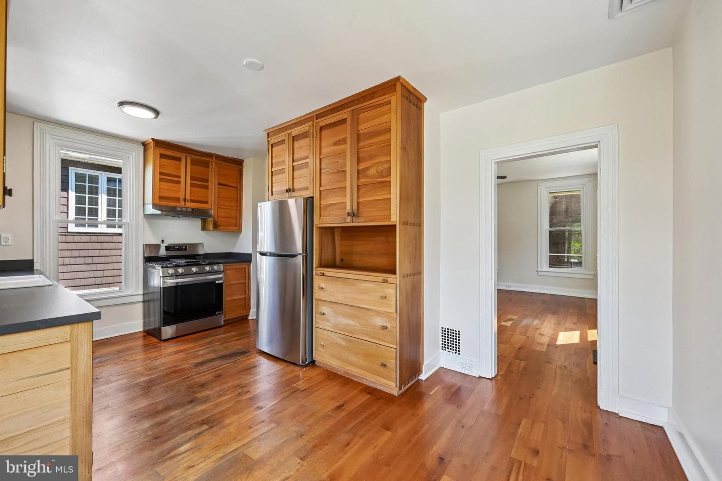 5702 Falls Road photo 15