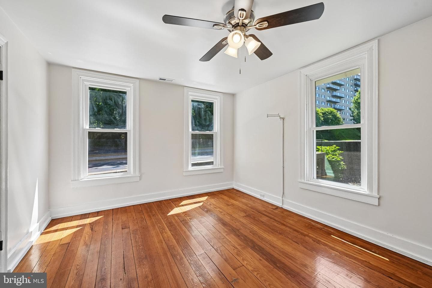 5702 Falls Road photo 28