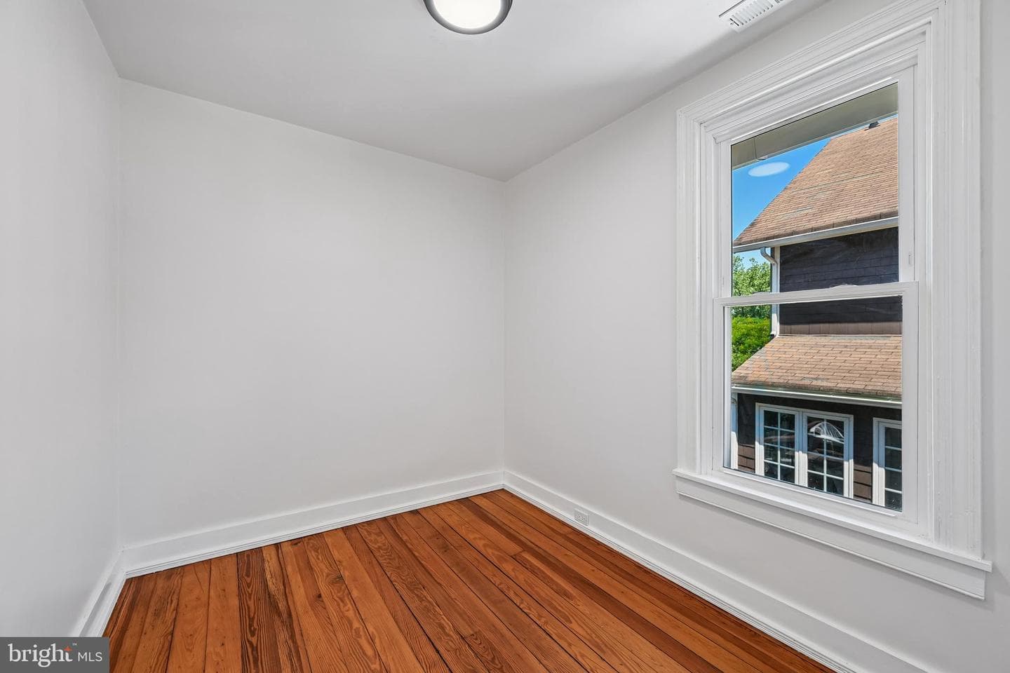 5702 Falls Road photo 33