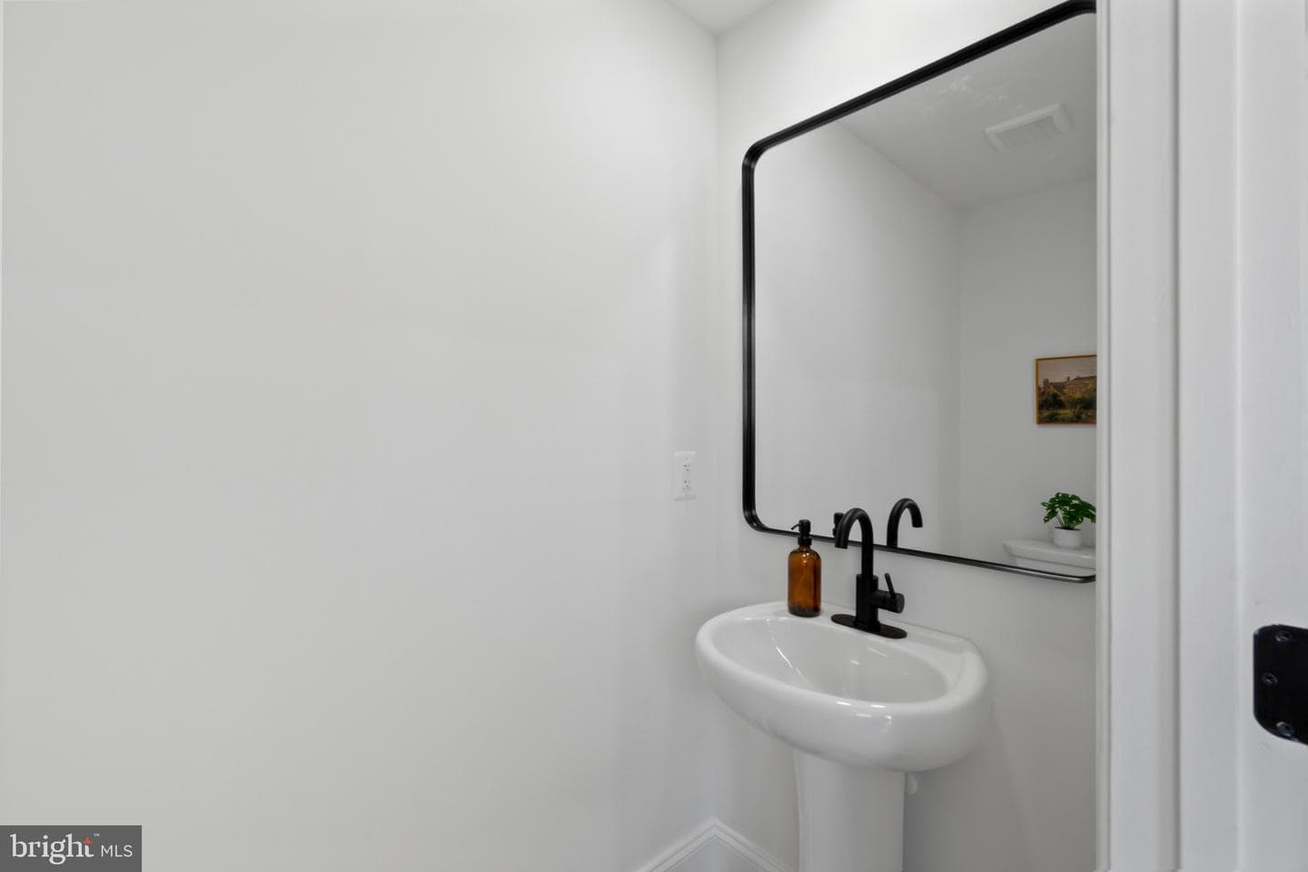 1126 E Fort Avenue photo 39