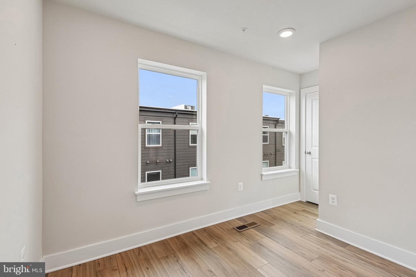 2729 Light Street photo 20