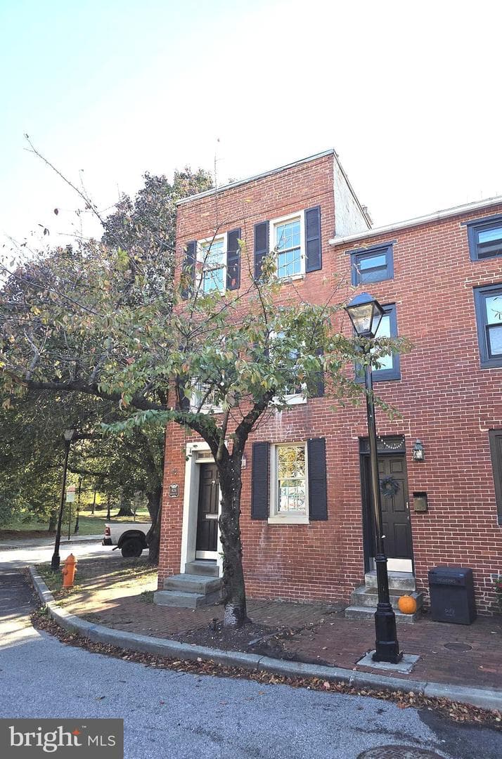 628 Warner Street photo 11