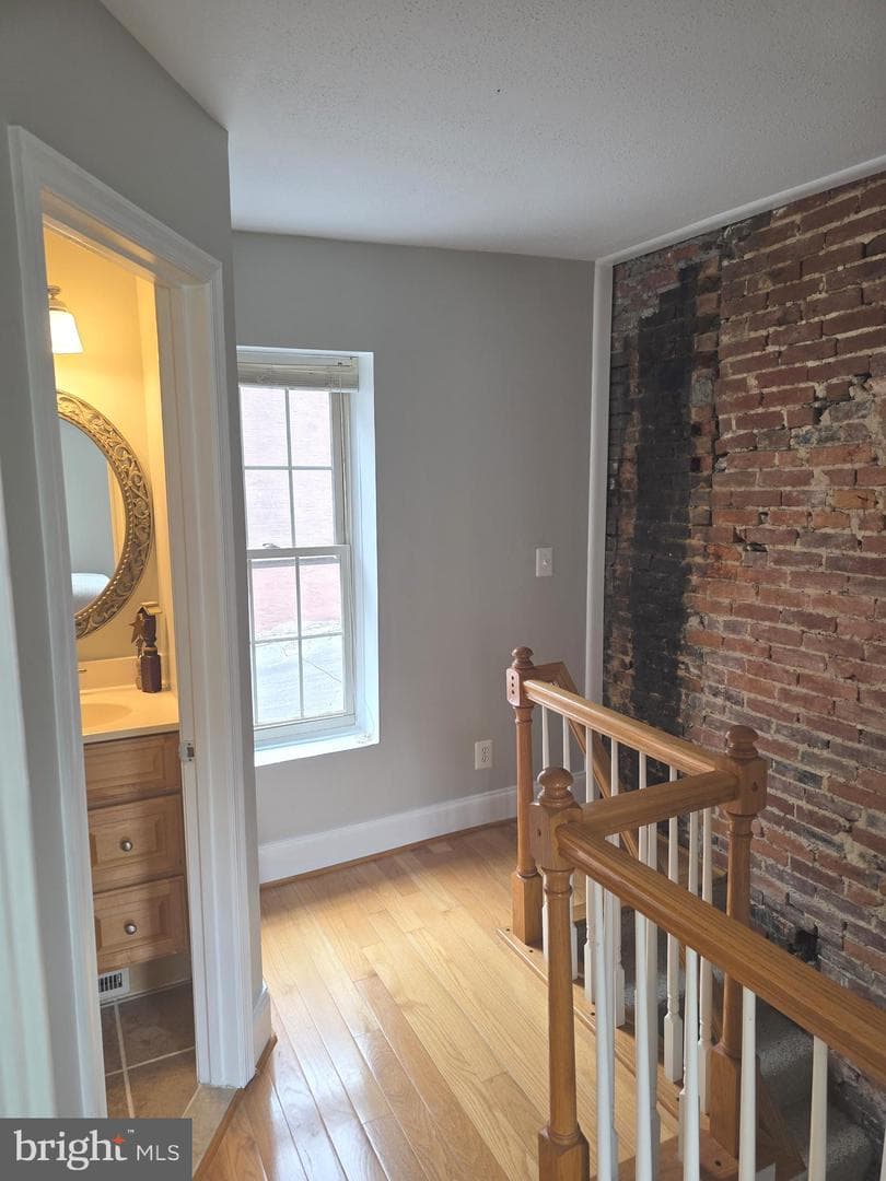 628 Warner Street photo 30