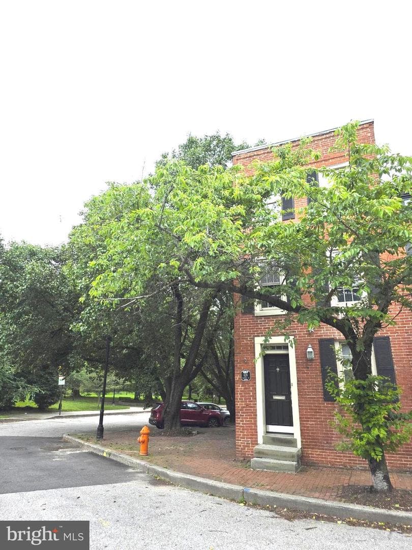 628 Warner Street photo 7