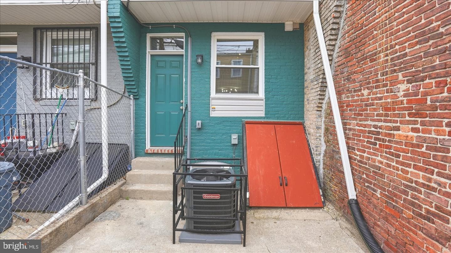 502 N Robinson Street photo 30