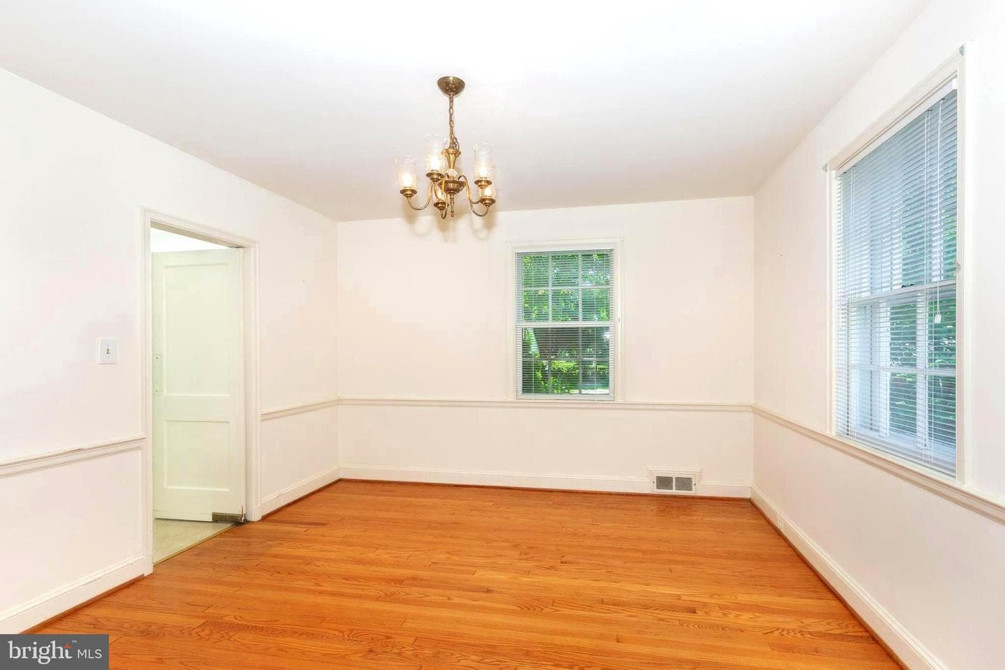 323 Broadmoor Road photo 10