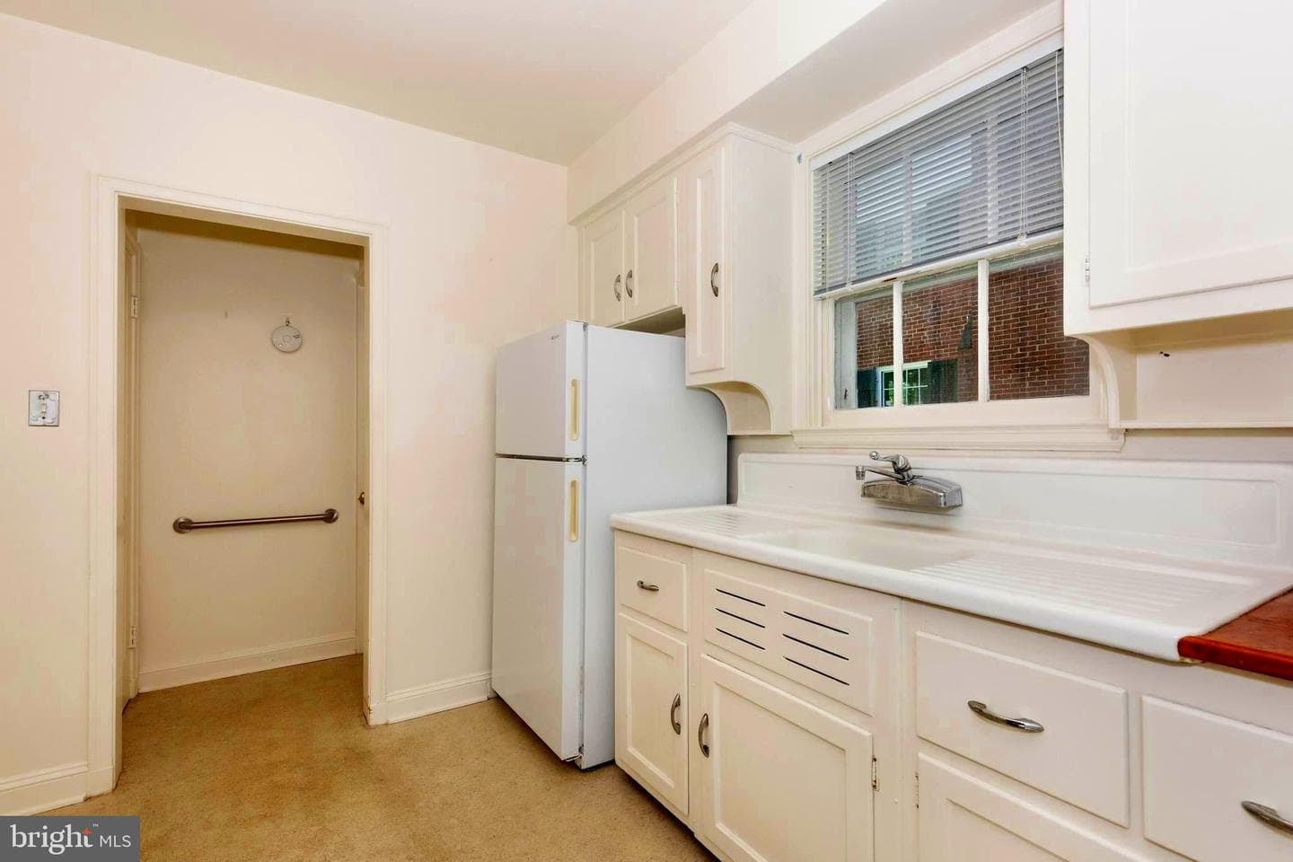 323 Broadmoor Road photo 11