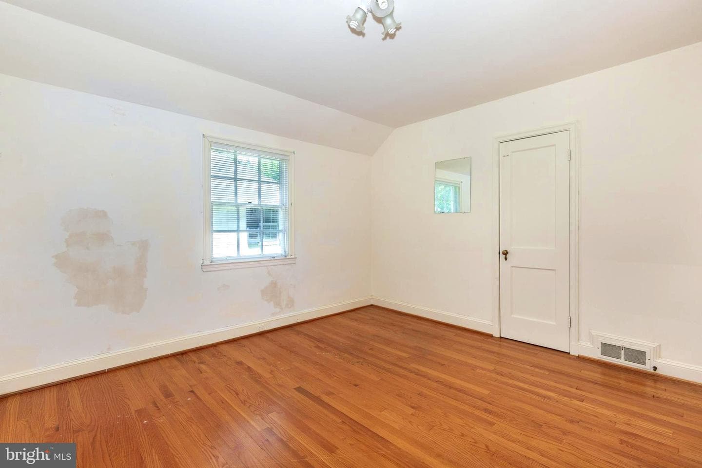 323 Broadmoor Road photo 21