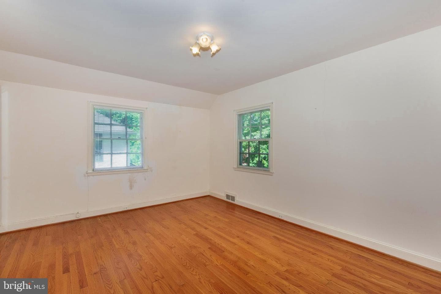 323 Broadmoor Road photo 23