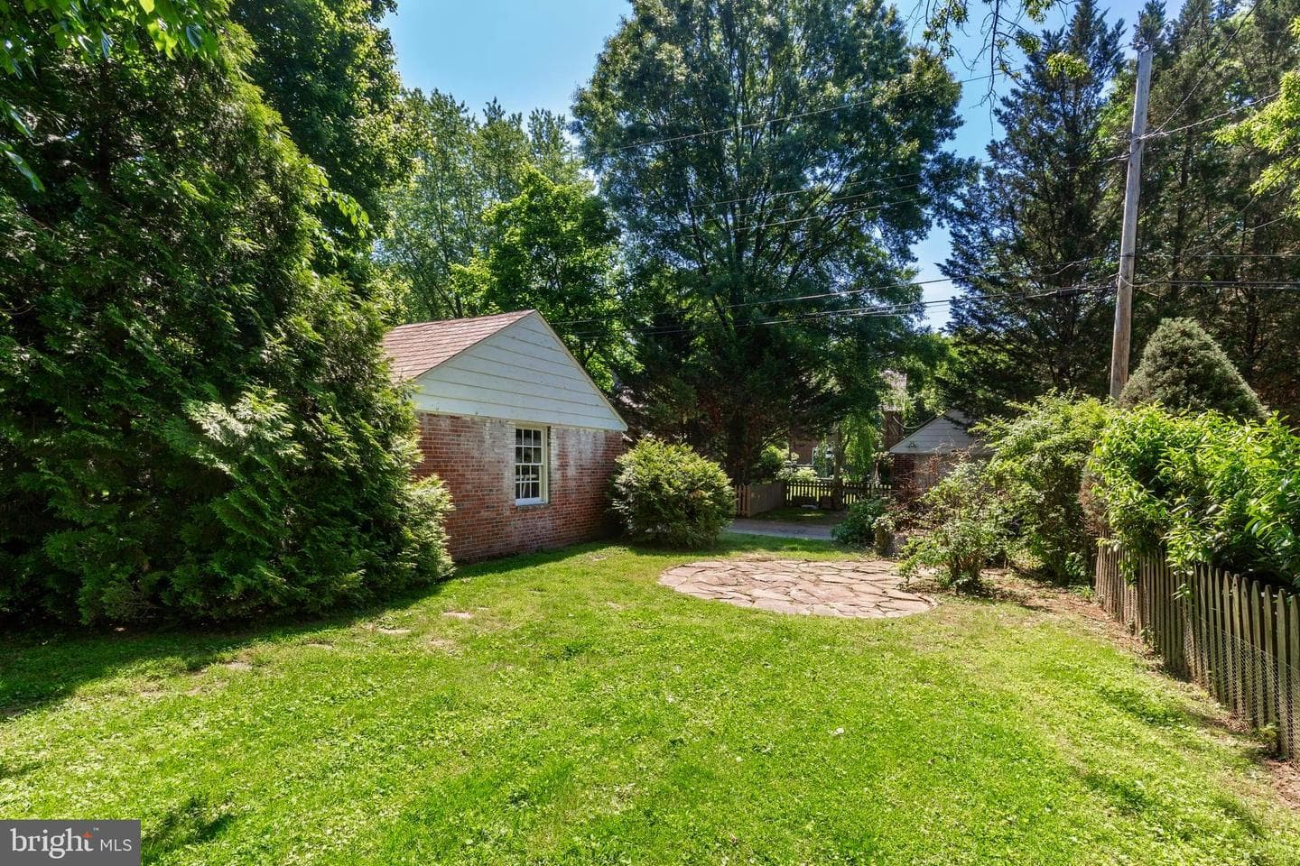 323 Broadmoor Road photo 32