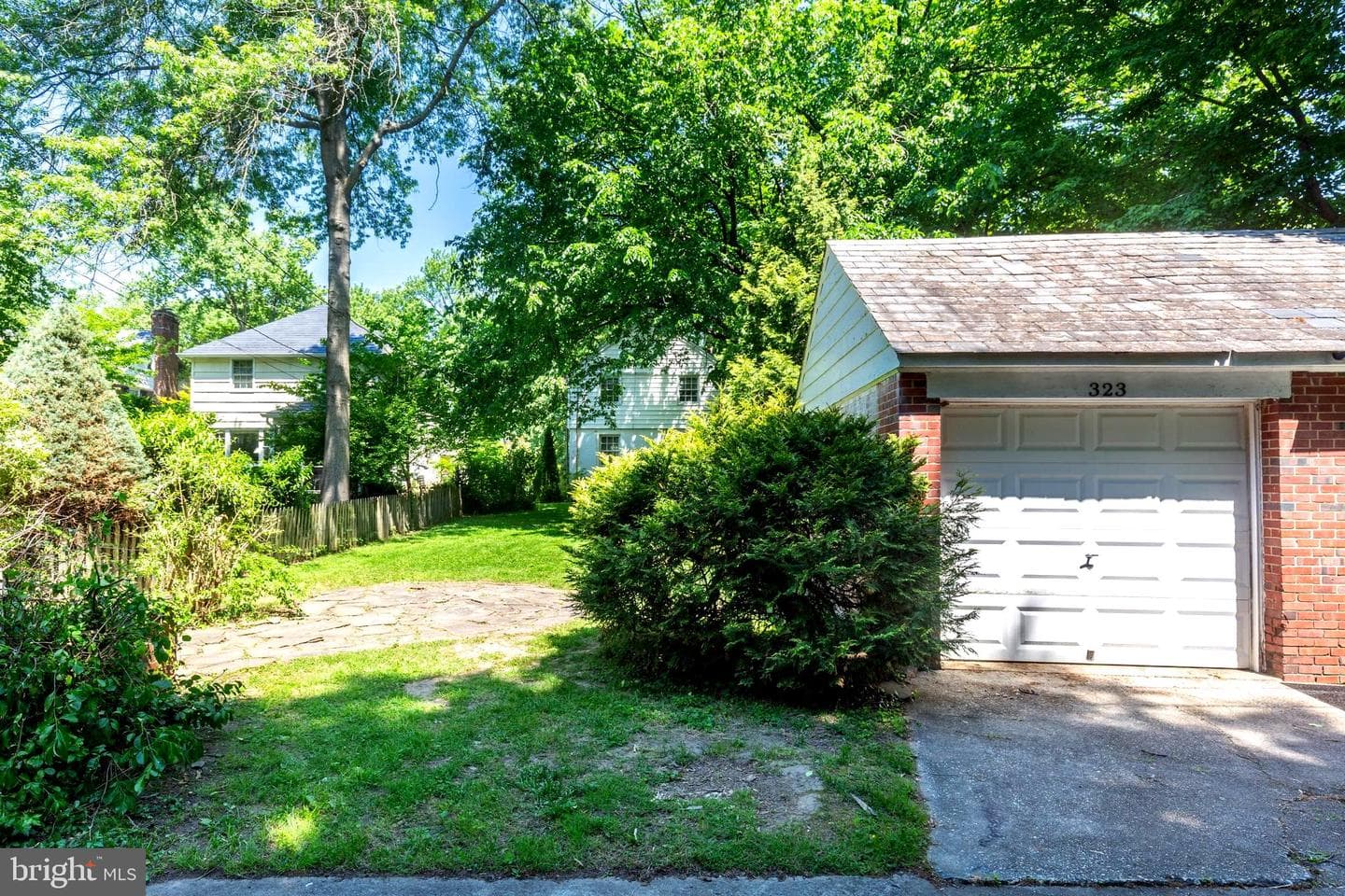 323 Broadmoor Road photo 33