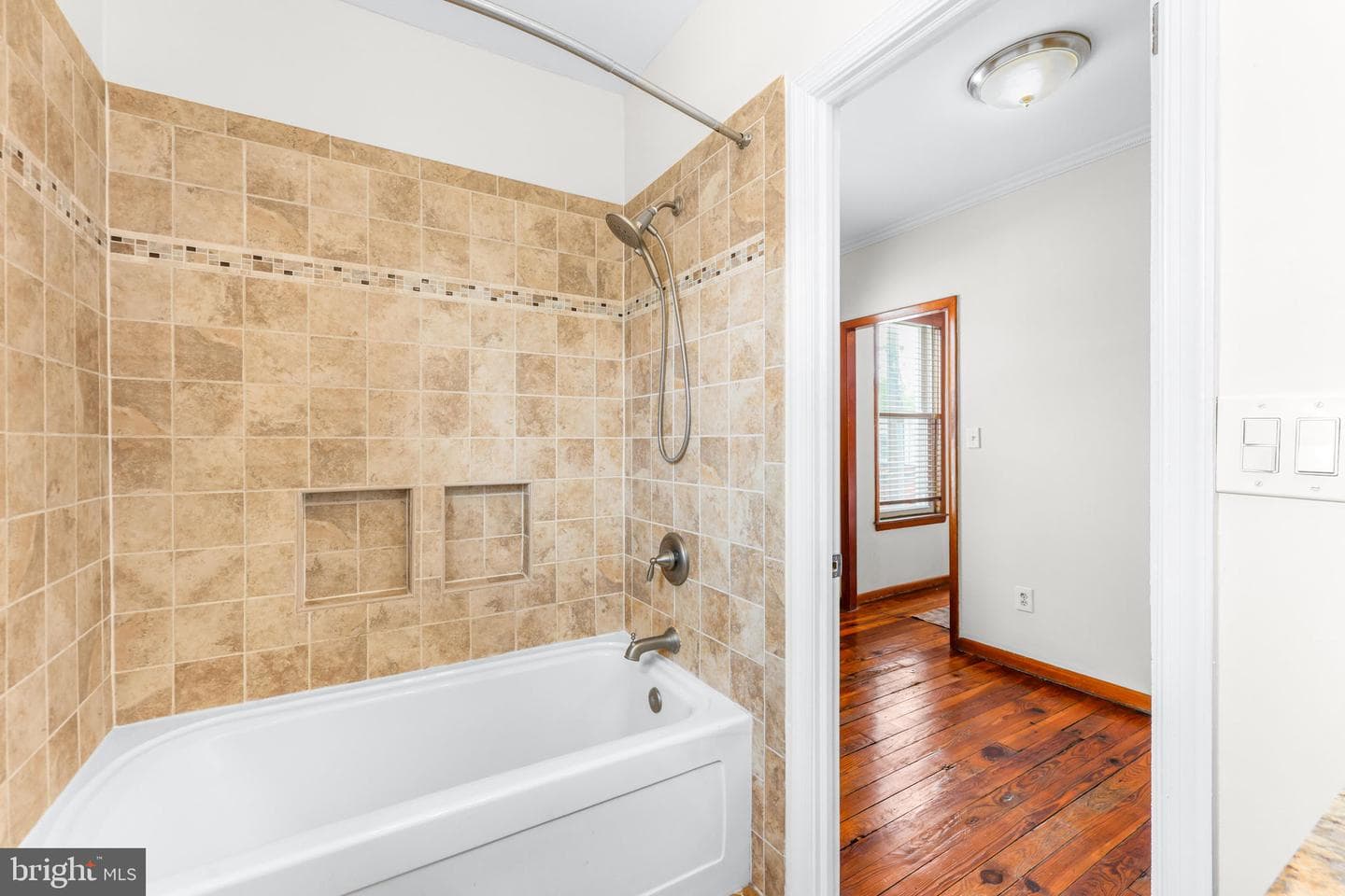 500 S Luzerne Avenue photo 27