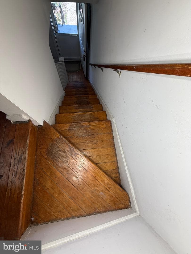 1338 W 37th Street photo 14