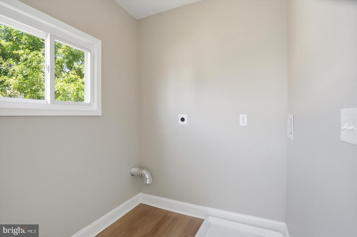 766 N Grantley Street photo 13