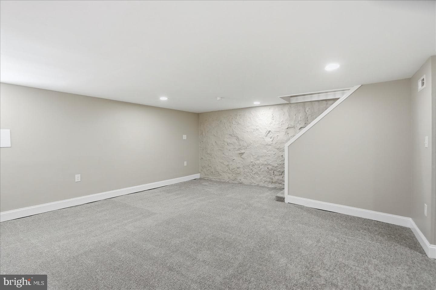 766 N Grantley Street photo 15
