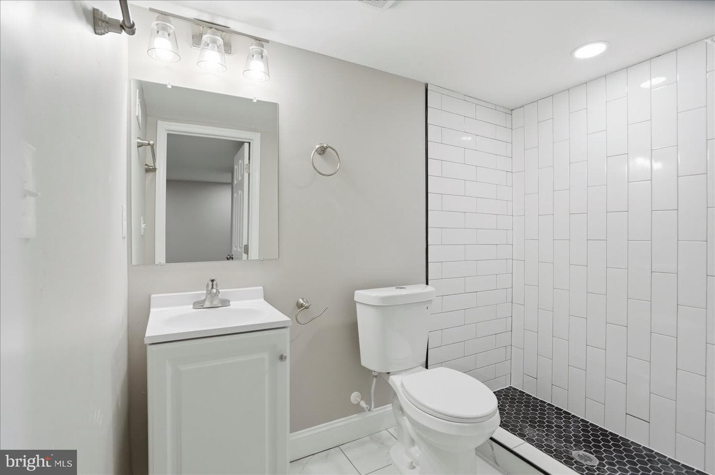 766 N Grantley Street photo 18