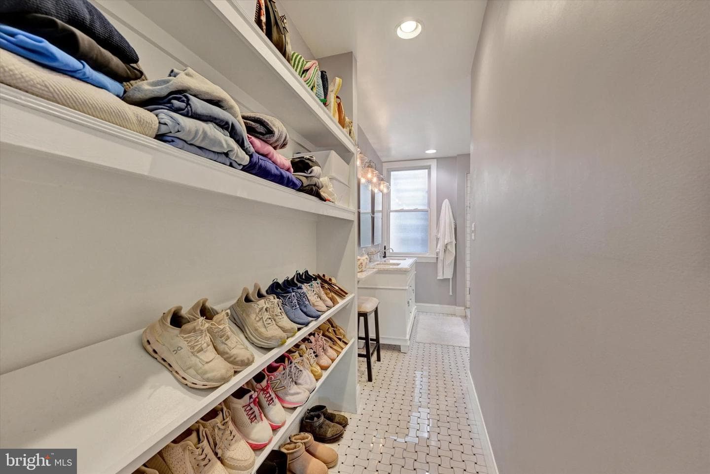 128 W Ostend Street photo 17
