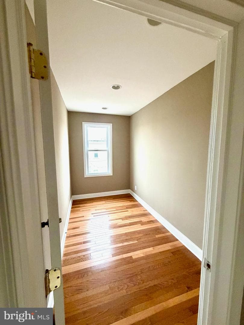 639 S Conkling Street photo 31