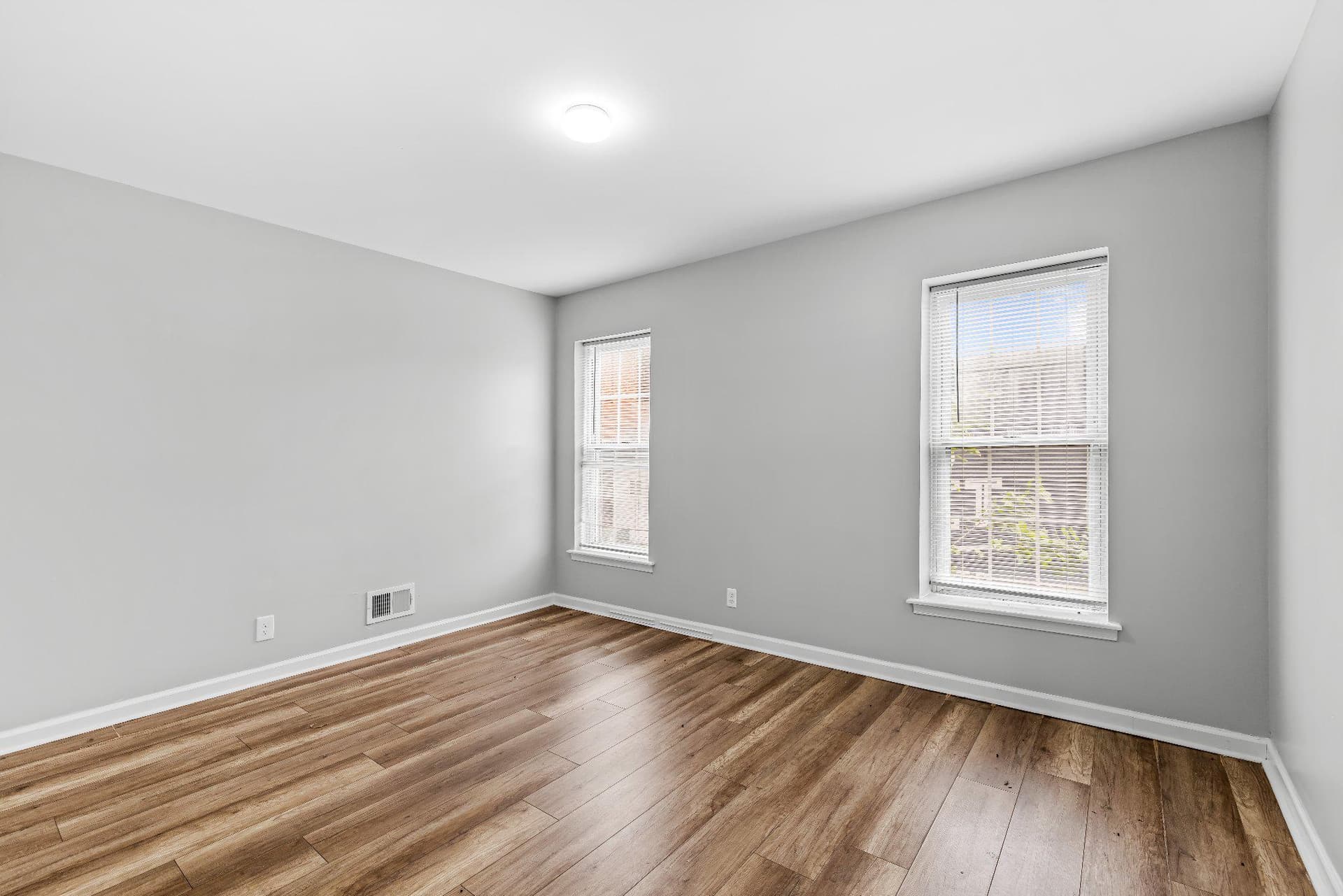 1123 Hollins Street photo 25