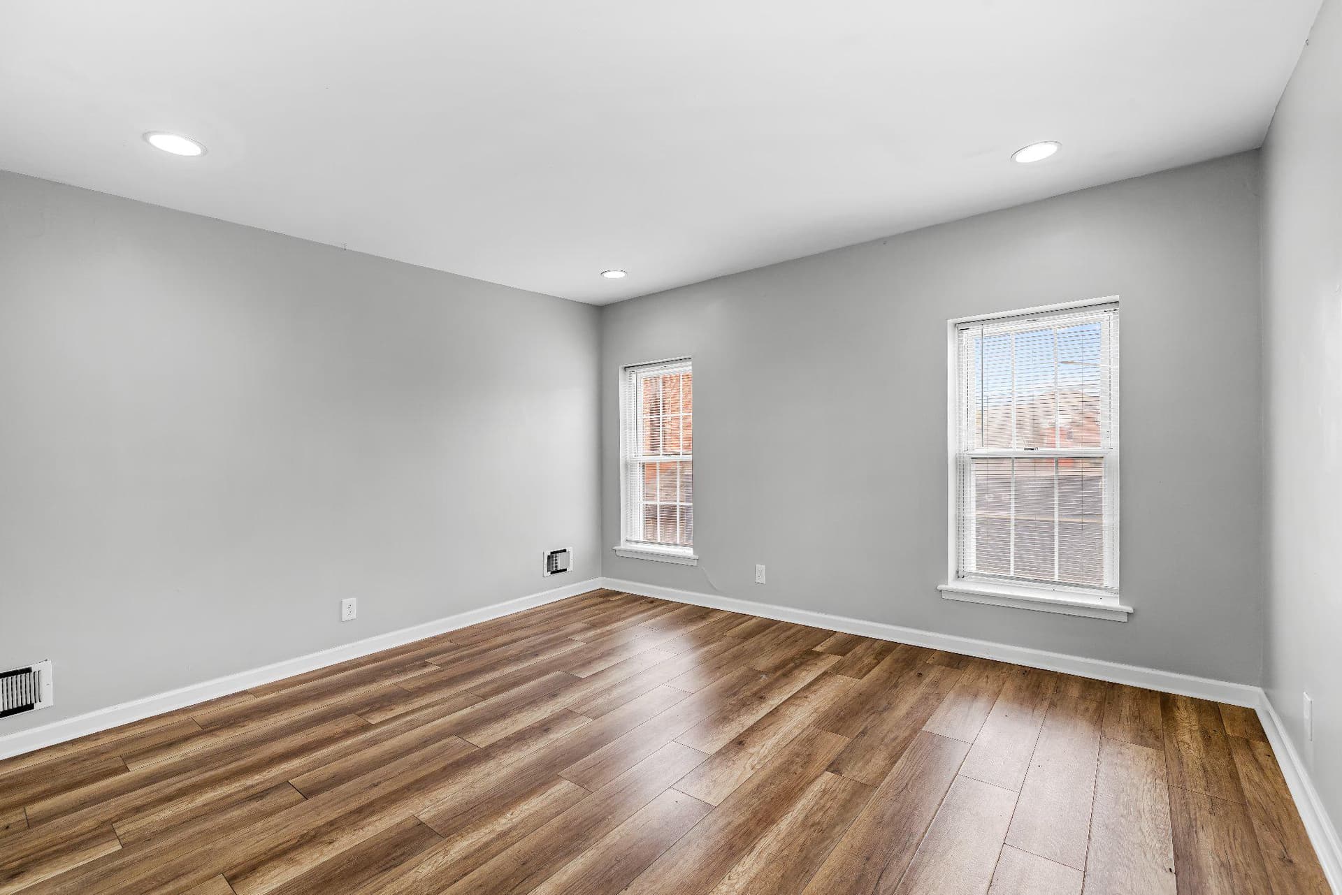 1123 Hollins Street photo 29