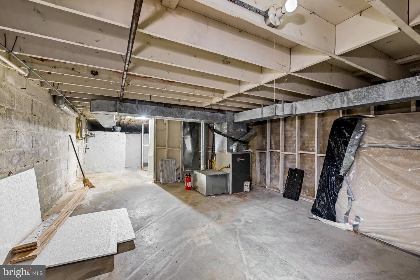1123 Hollins Street photo 36