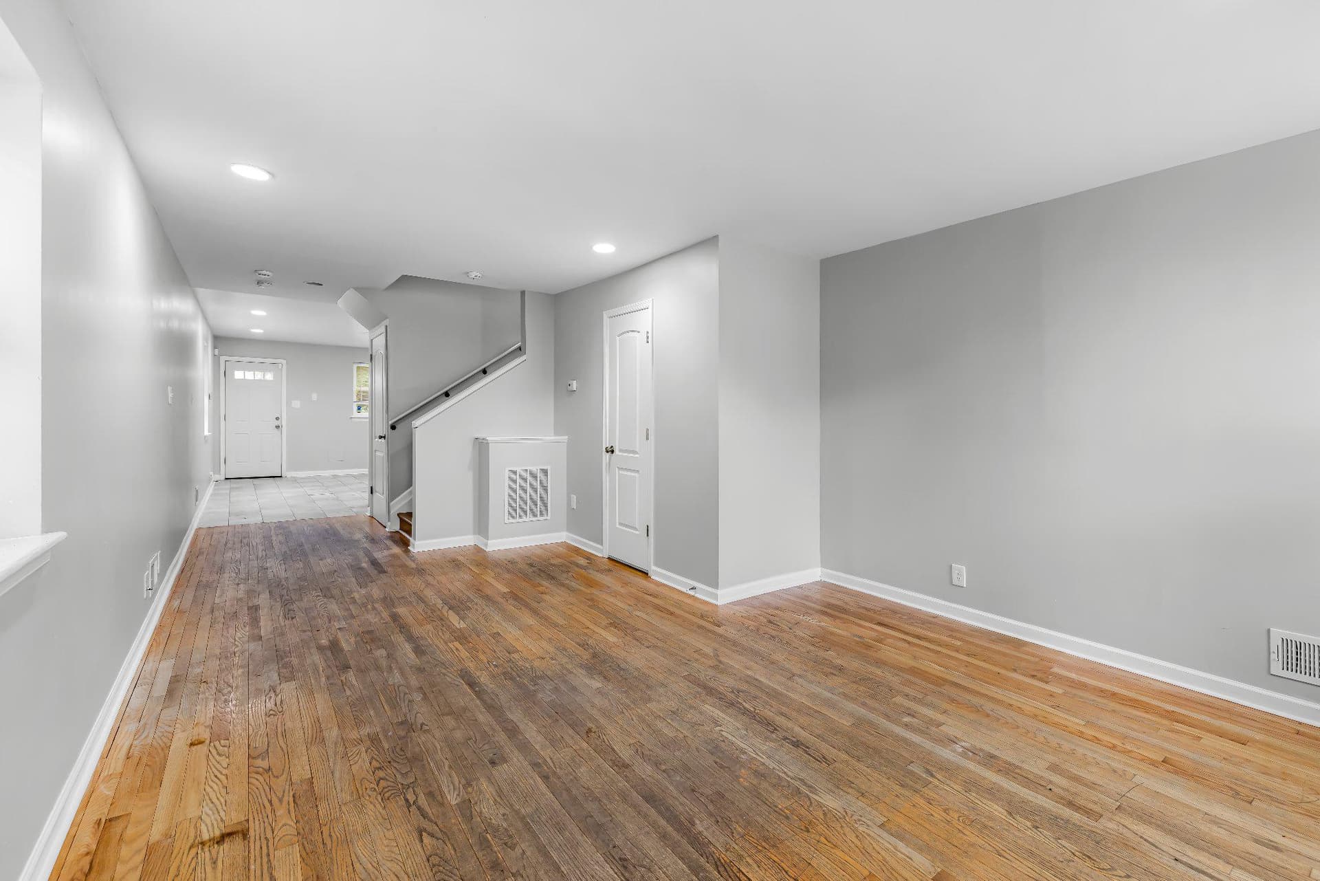 1123 Hollins Street photo 9