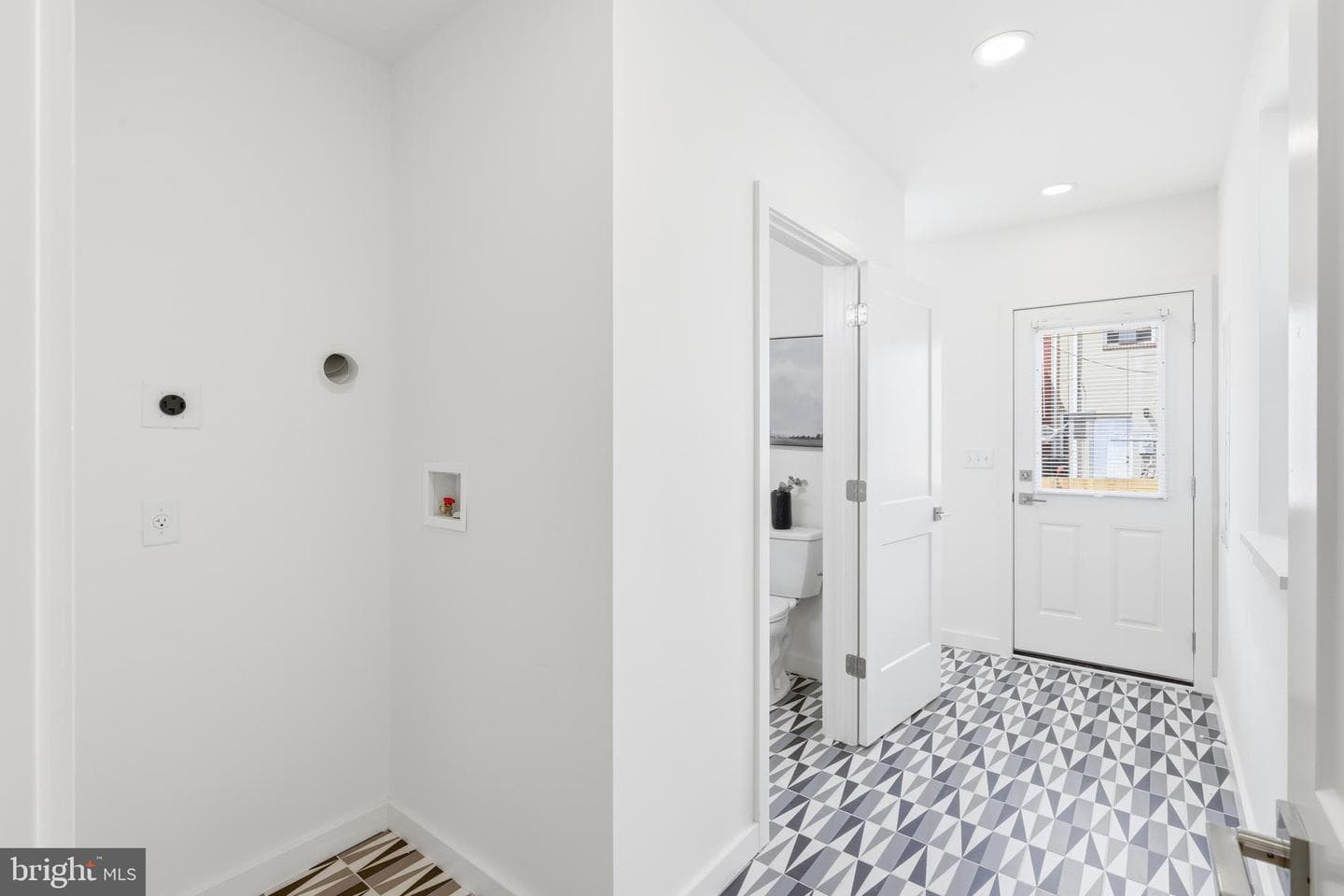 710 Mura Street photo 19