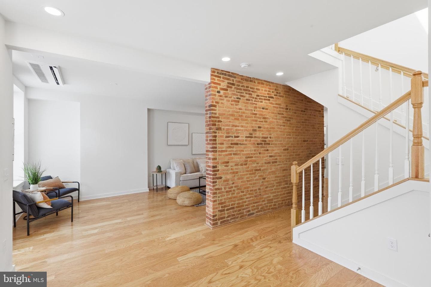 710 Mura Street photo 5