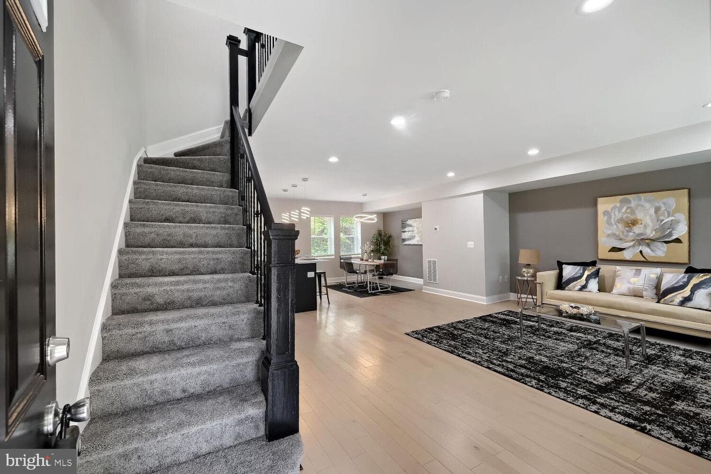 302 Martingale Avenue photo 4