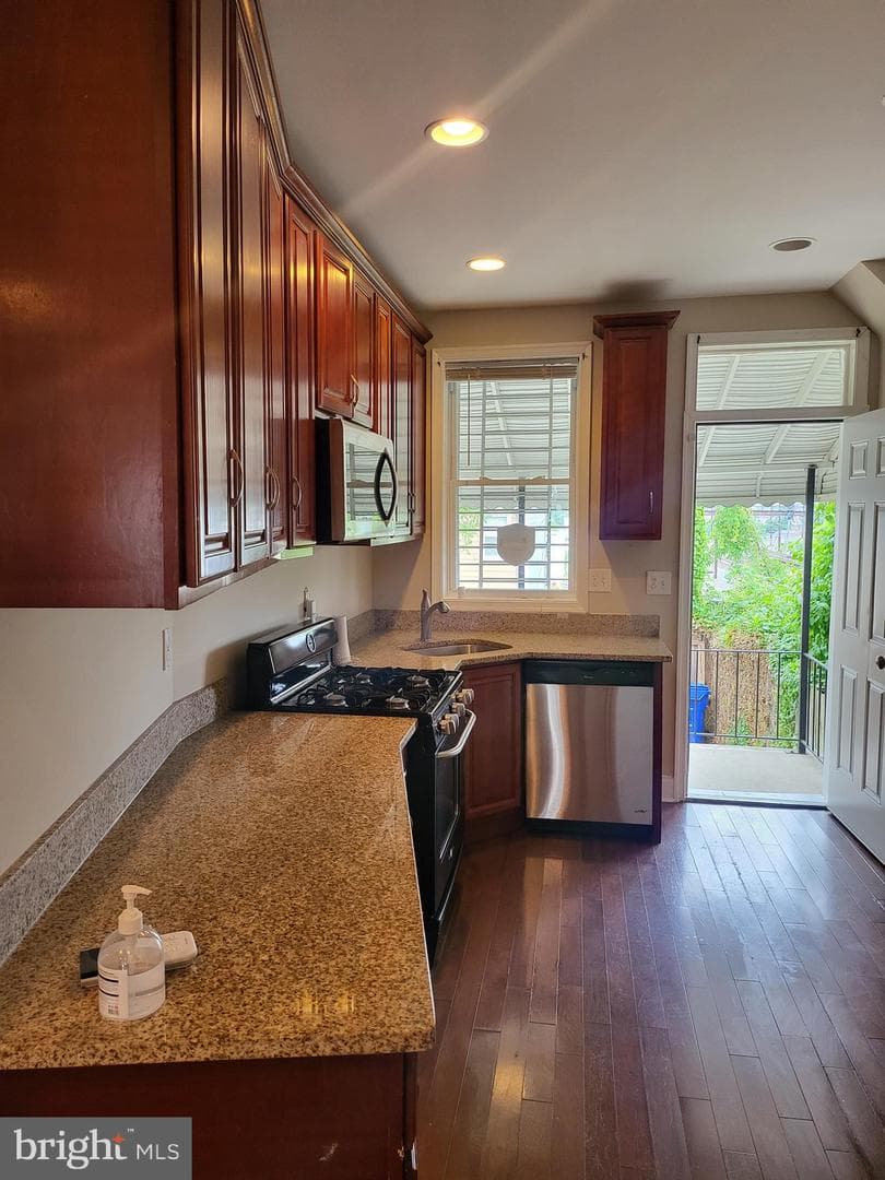 1403 N Bond Street photo 3