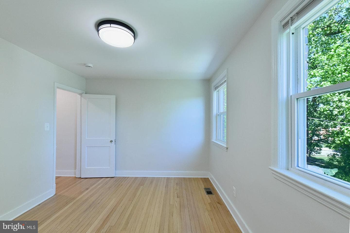 3617 N Rogers Avenue photo 22