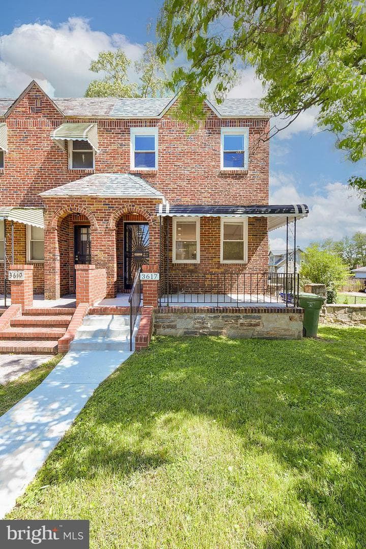 3617 N Rogers Avenue photo 3