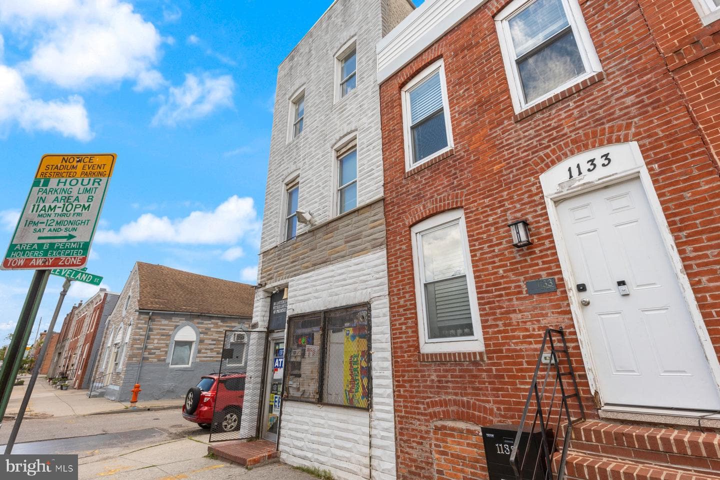 1131 W Cross Street photo 4
