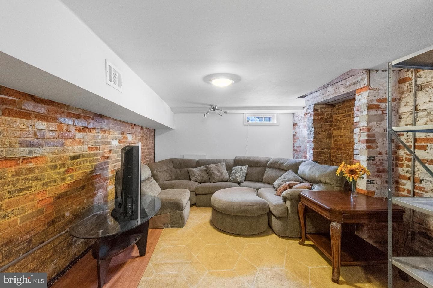 1048 W Barre Street photo 14