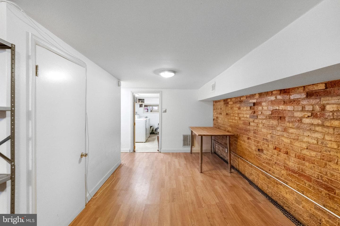1048 W Barre Street photo 15