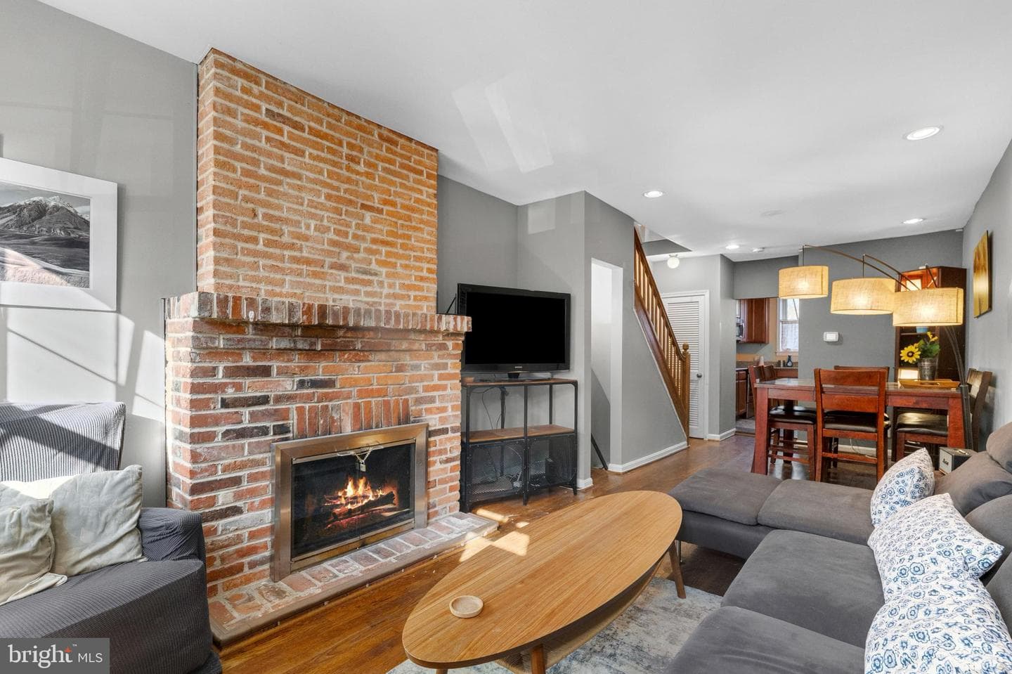 1048 W Barre Street photo 4
