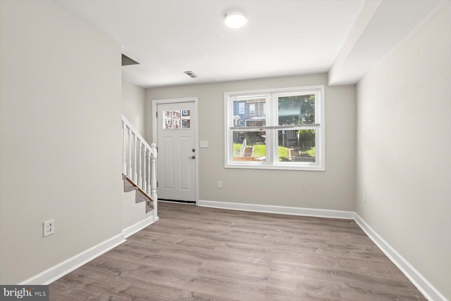 1044 Ellicott Driveway photo 3