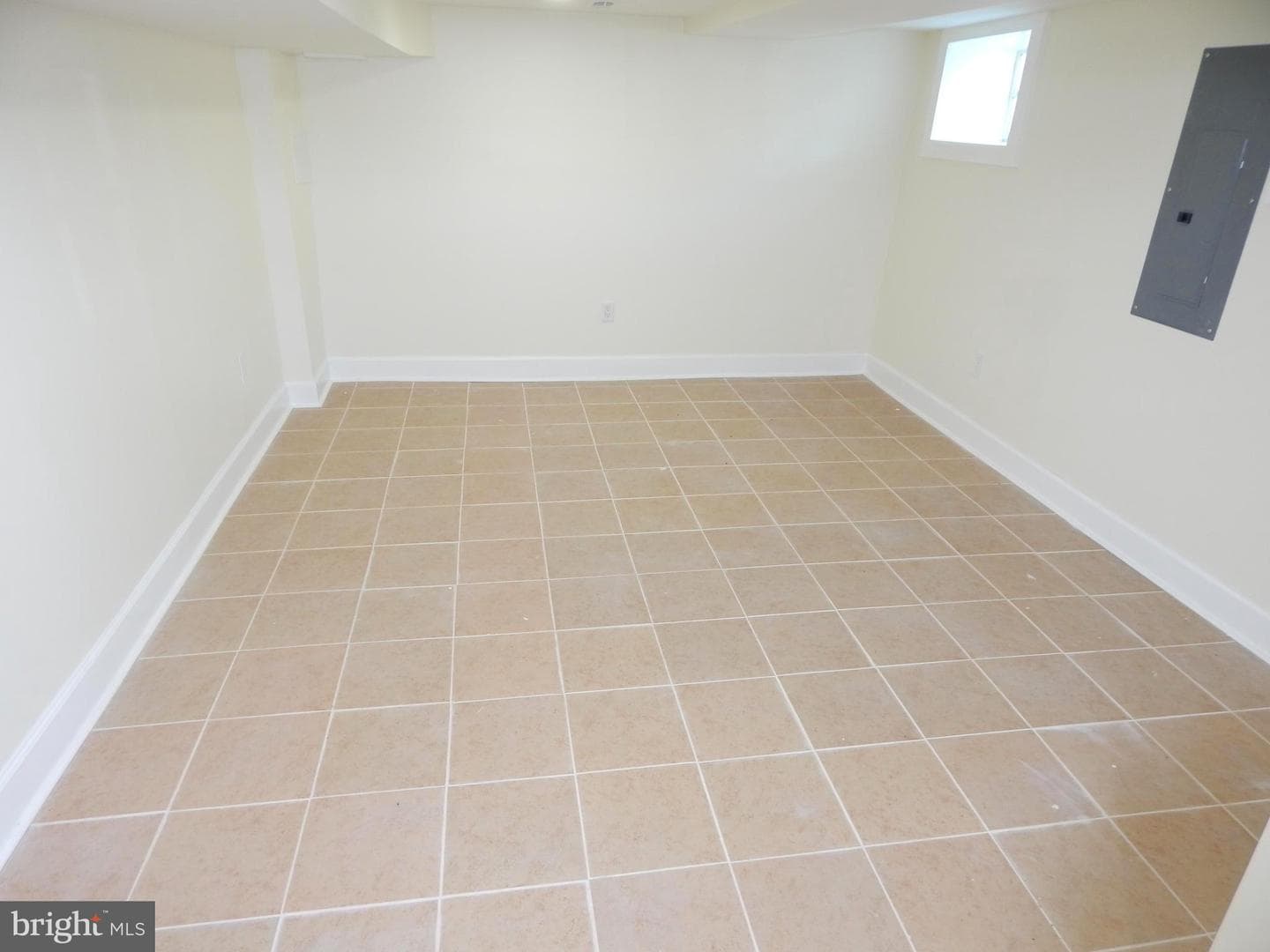 3042 E Monument Street photo 41