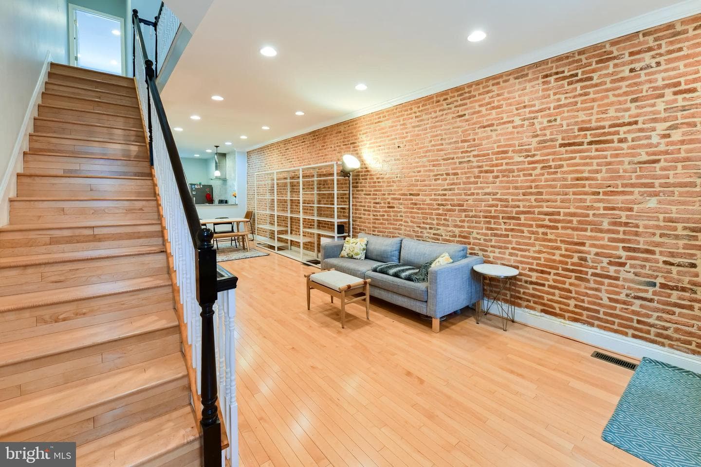 1436 N Bond Street photo 2