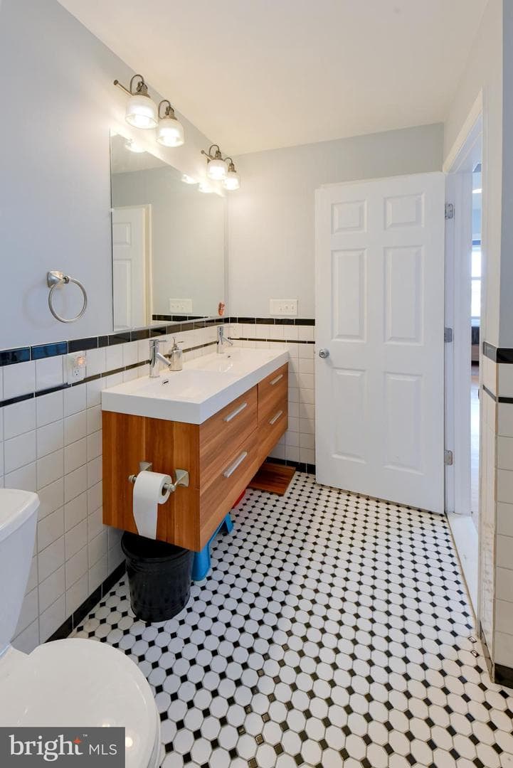 1436 N Bond Street photo 29