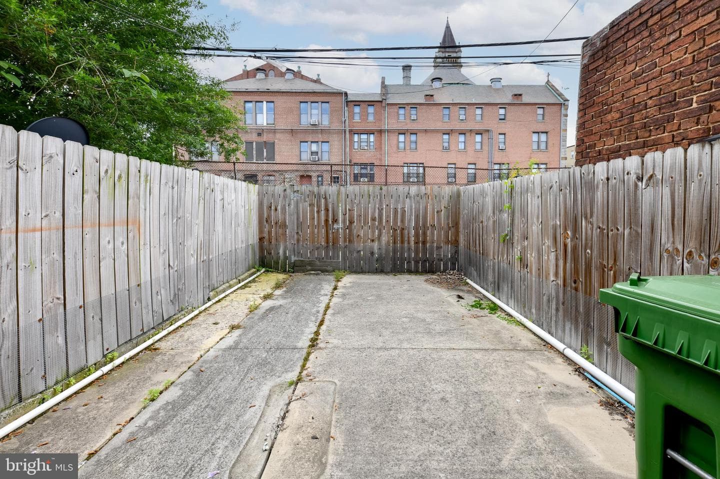 1436 N Bond Street photo 32
