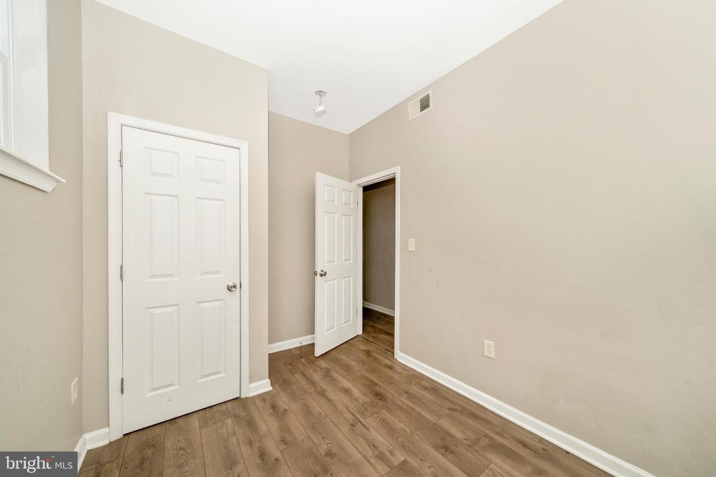 1014 W Lanvale Street photo 13