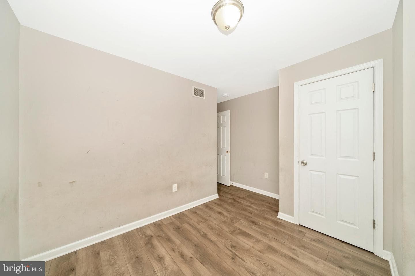 1014 W Lanvale Street photo 21