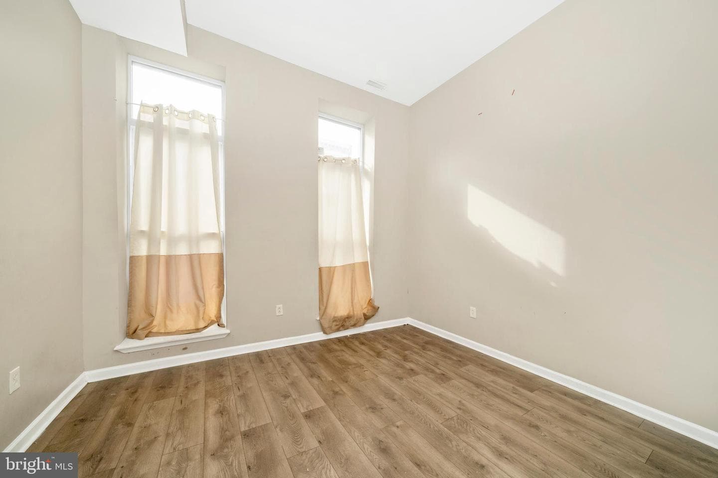 1014 W Lanvale Street photo 7