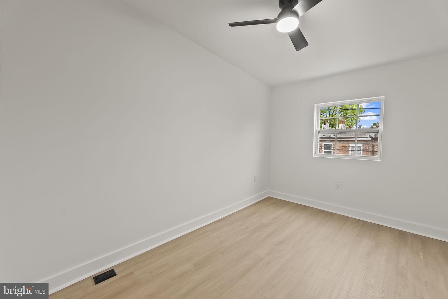 2117 Clifton Avenue photo 17