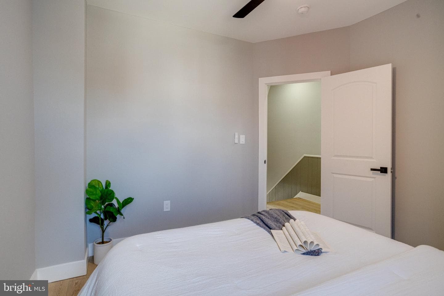 2842 Mayfield Avenue photo 28