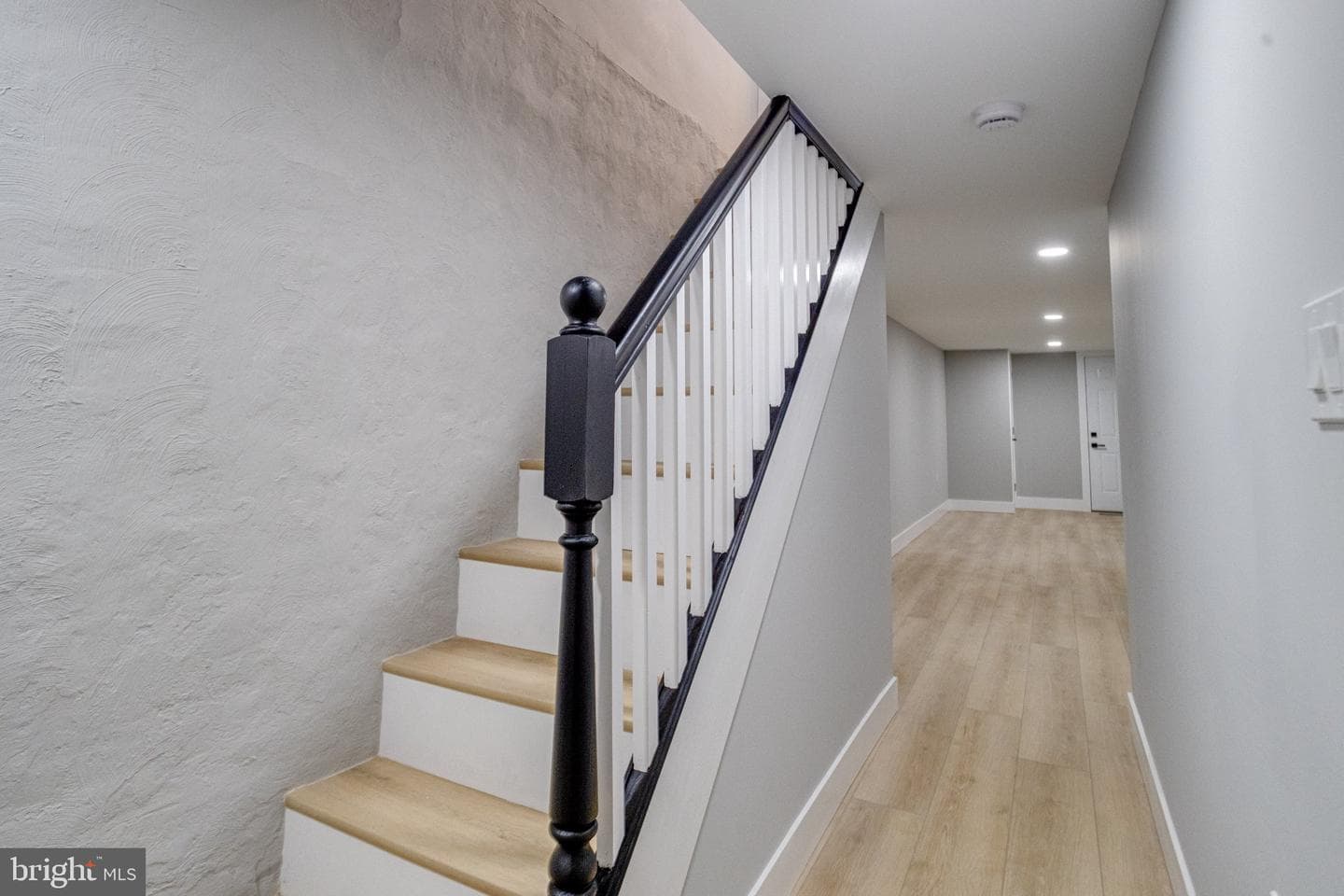 2842 Mayfield Avenue photo 34