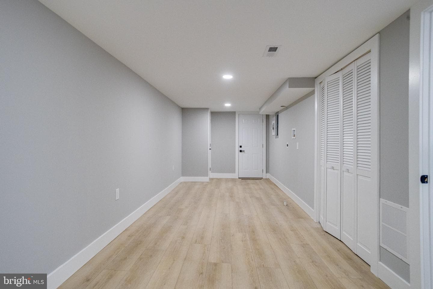 2842 Mayfield Avenue photo 36