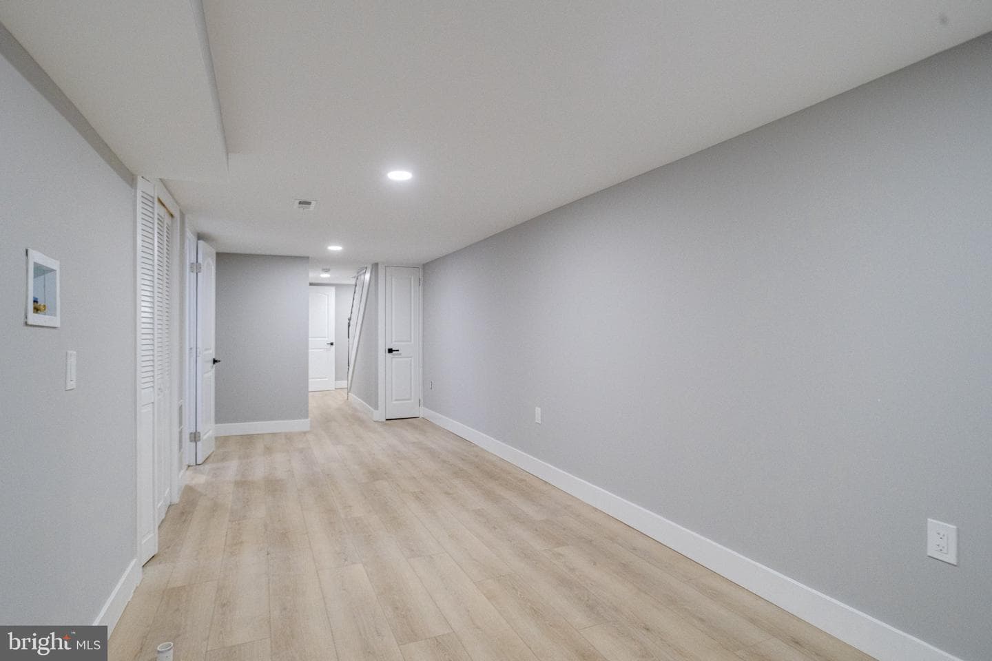 2842 Mayfield Avenue photo 37